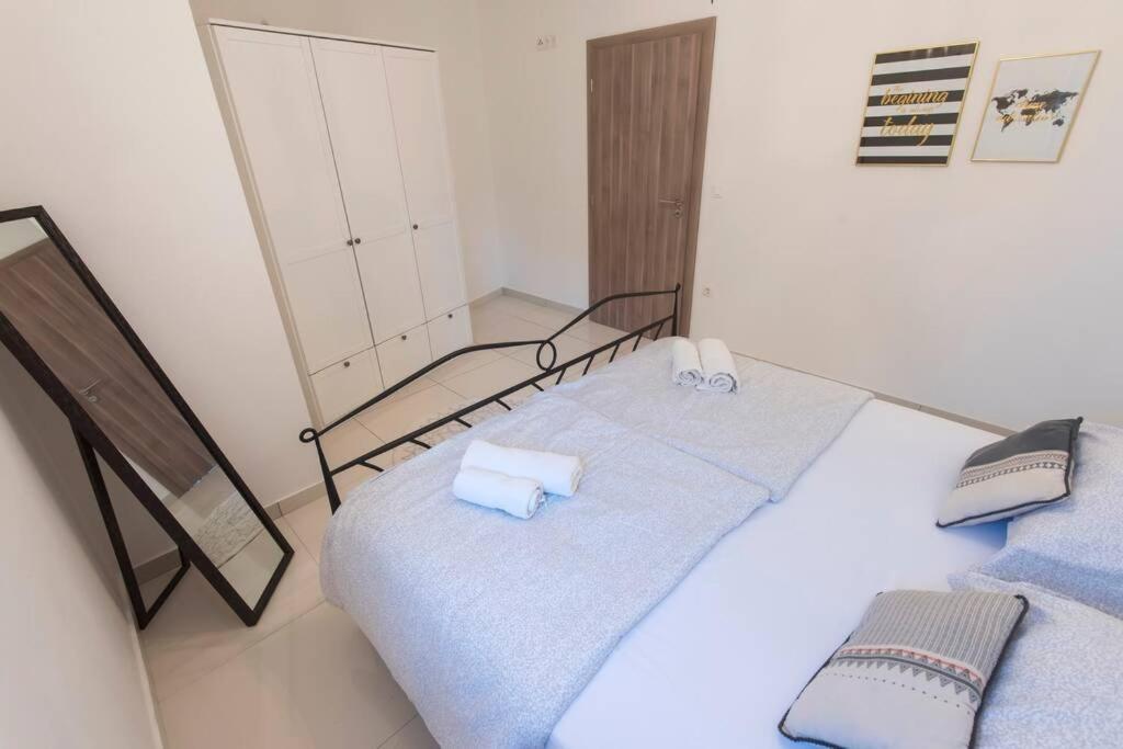 Apartman M&S 1 Kali, Otok Ugljan Apartment ภายนอก รูปภาพ